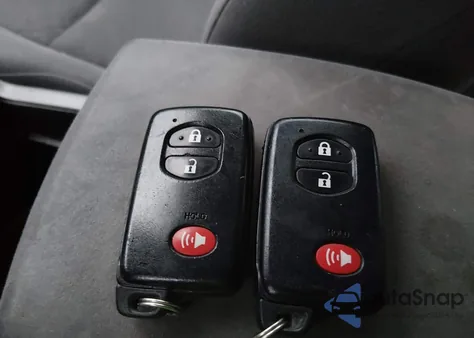 2011 Toyota Prius Three z USA, uszkodzony, nr VIN JTDKN3DU0B5321258